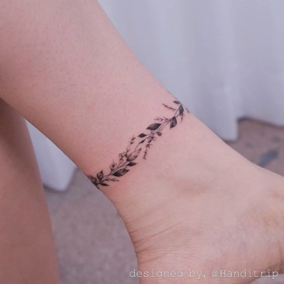 100 idées de tatouages cheville pour femme 81