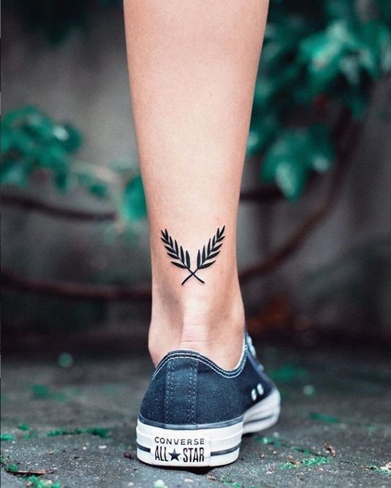 100 idées de tatouages cheville pour femme 98