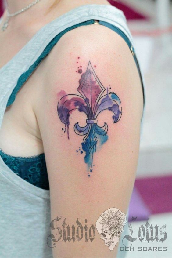 50 top idées de tatouage fleur de lys + significations. 16
