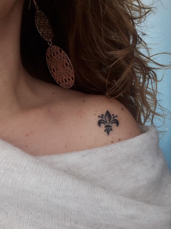 50 top idées de tatouage fleur de lys + significations. 28 50 top idées de tatouage fleur de lys + significations. 28