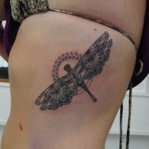 36 tatouages cote femme pour sublimer une cote 29