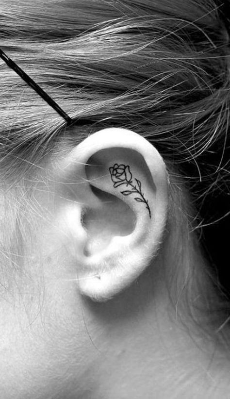 24 top idées de tatouages oreille délicats & sensuels 5
