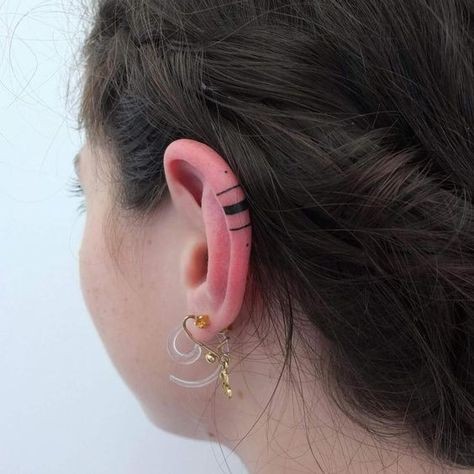 24 top idées de tatouages oreille délicats & sensuels 7