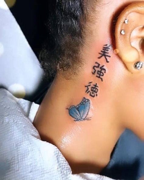 24 top idées de tatouages oreille délicats & sensuels 12