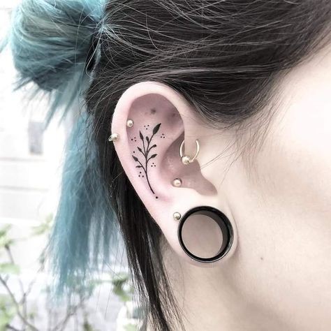 24 top idées de tatouages oreille délicats & sensuels 16