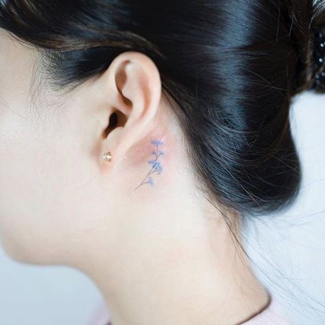 24 top idées de tatouages oreille délicats & sensuels 21