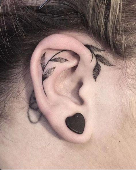 24 top idées de tatouages oreille délicats & sensuels 25