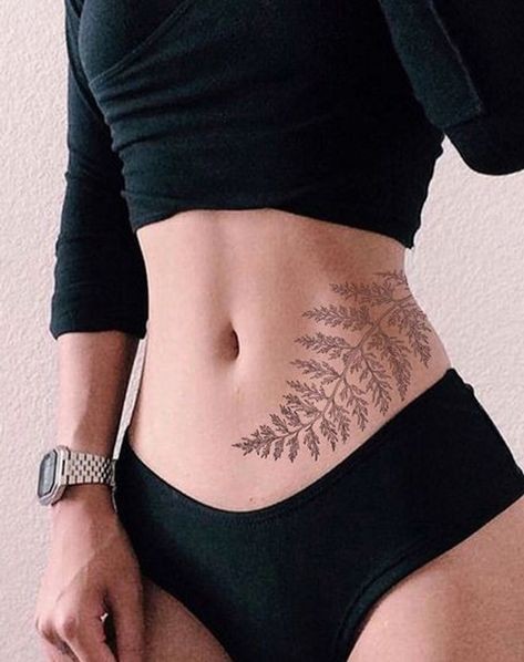 29 tatouages hanche pour femme qui font de l'effet 1