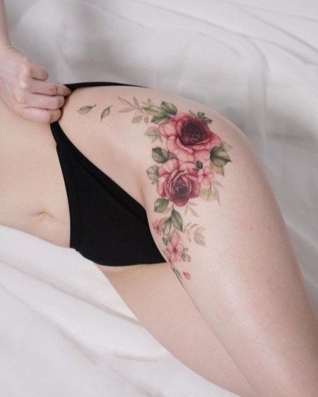 29 tatouages hanche pour femme qui font de l'effet 12