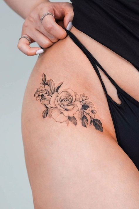 29 tatouages hanche pour femme qui font de l'effet 18