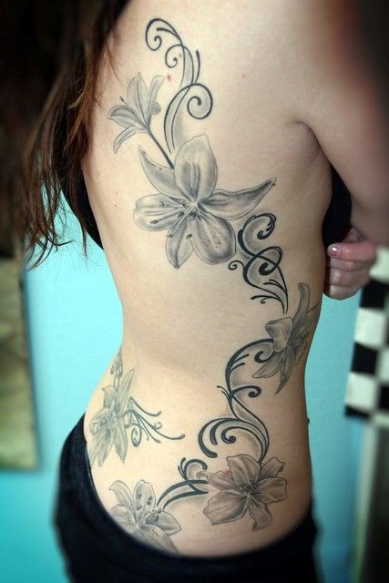 29 tatouages hanche pour femme qui font de l'effet 28