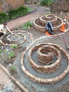 10 décorations en spirale de pierre pour votre jardin 9