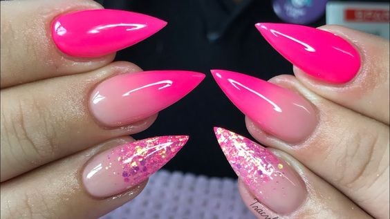 13 top idées d'ongles rose fluo pour s'inspirer 2