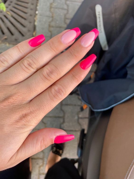 13 top idées d'ongles rose fluo pour s'inspirer 3
