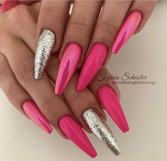 13 top idées d'ongles rose fluo pour s'inspirer 7