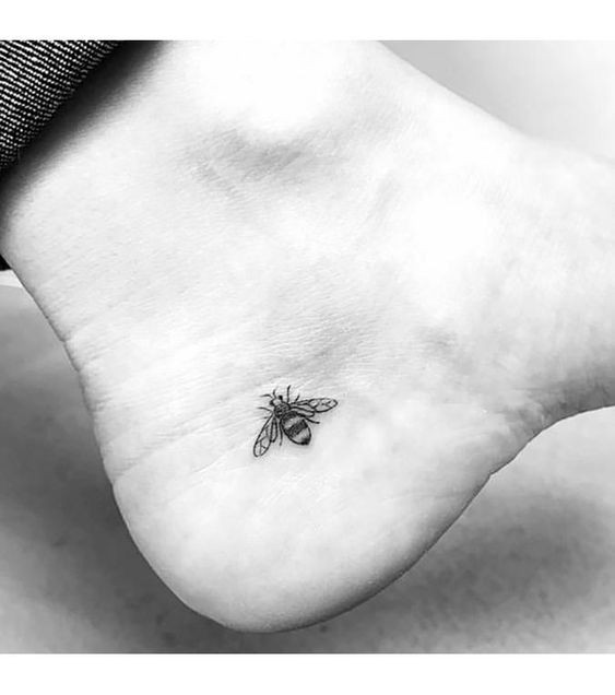 Les 100 plus belles idées de tatouages minimalistes pour femmes 105