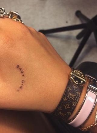 Les 100 plus belles idées de tatouages minimalistes pour femmes 110