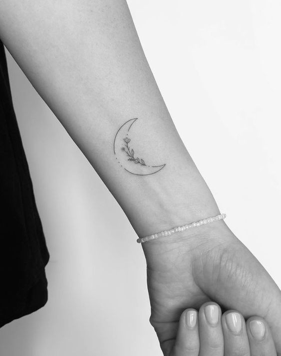 Les 100 plus belles idées de tatouages minimalistes pour femmes 18