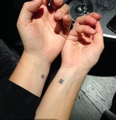 Les 100 plus belles idées de tatouages minimalistes pour femmes 3