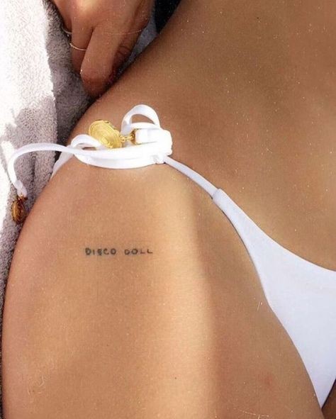 Les 100 plus belles idées de tatouages minimalistes pour femmes 21