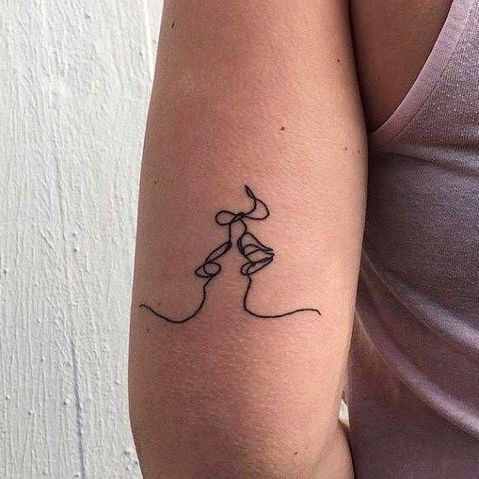 Les 100 plus belles idées de tatouages minimalistes pour femmes 29