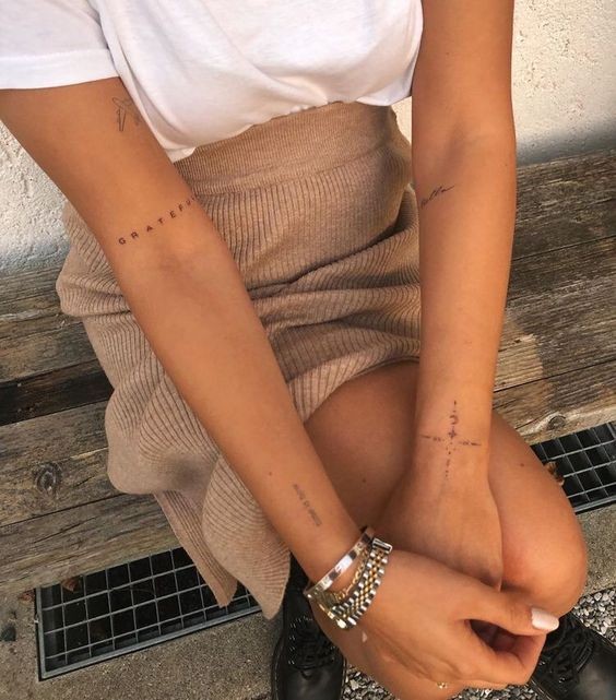 Les 100 plus belles idées de tatouages minimalistes pour femmes 33
