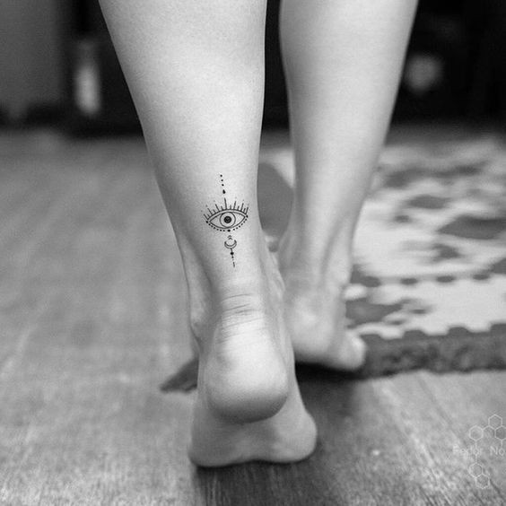 Les 100 plus belles idées de tatouages minimalistes pour femmes 34