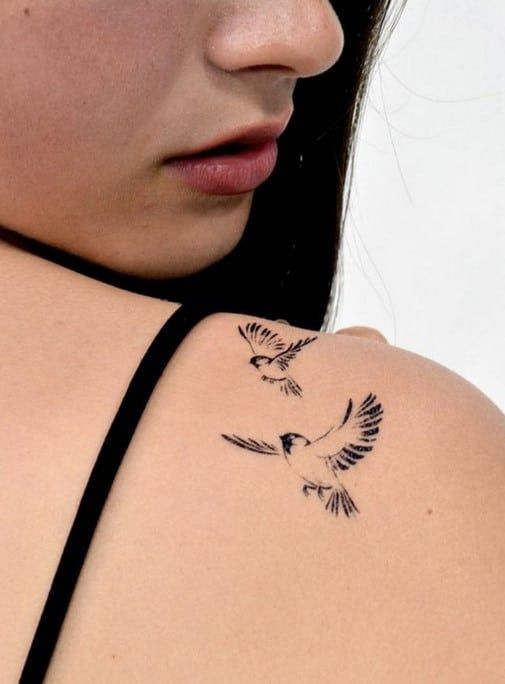 Les 100 plus belles idées de tatouages minimalistes pour femmes 40