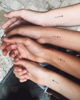 Les 100 plus belles idées de tatouages minimalistes pour femmes 5