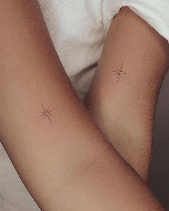 Les 100 plus belles idées de tatouages minimalistes pour femmes 44