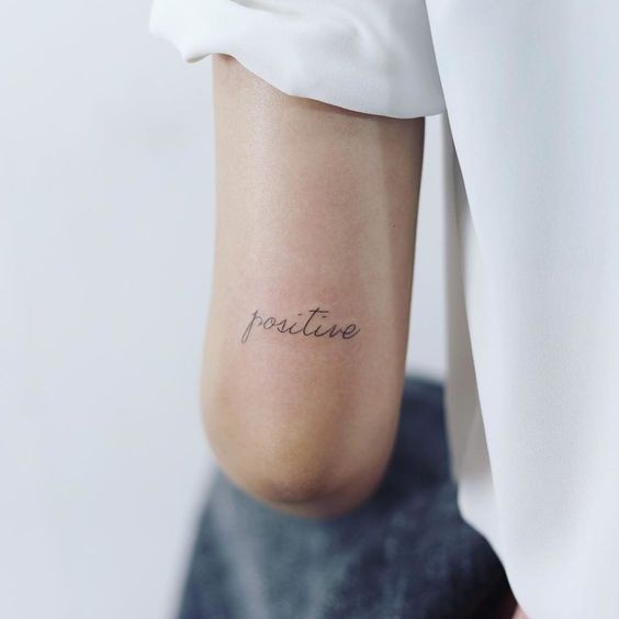 Les 100 plus belles idées de tatouages minimalistes pour femmes 46