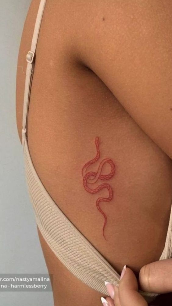 Les 100 plus belles idées de tatouages minimalistes pour femmes 52