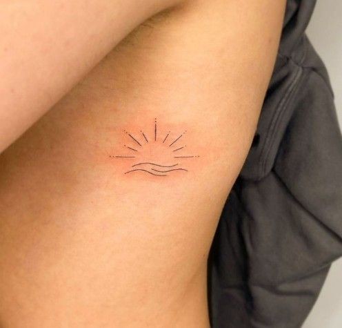Les 100 plus belles idées de tatouages minimalistes pour femmes 56