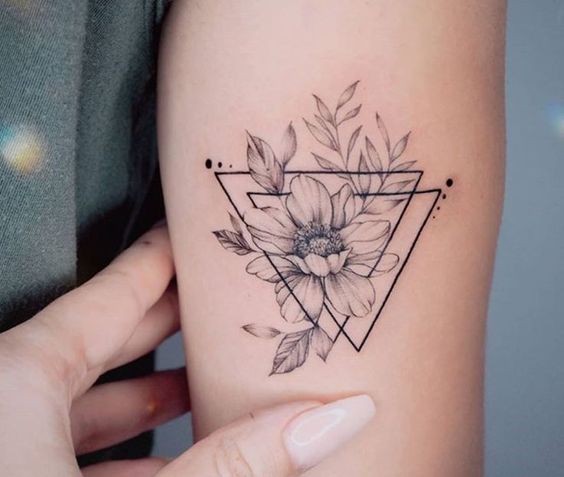 Les 100 plus belles idées de tatouages minimalistes pour femmes 69