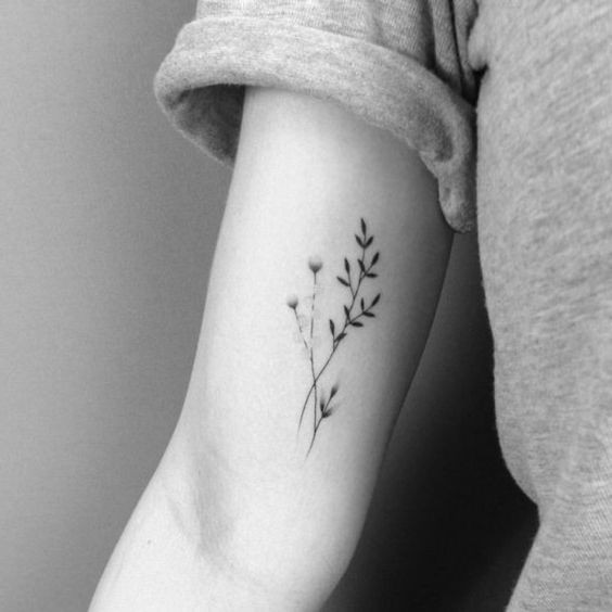 Les 100 plus belles idées de tatouages minimalistes pour femmes 73