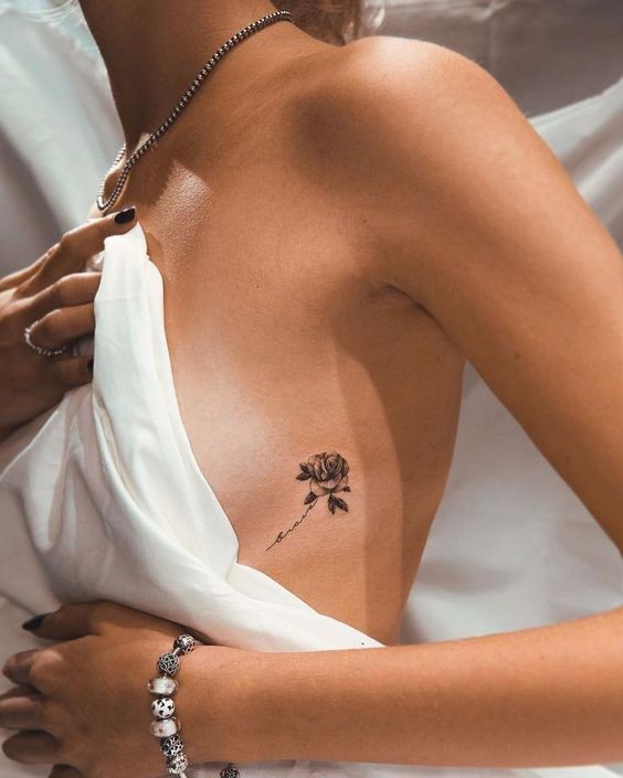 Les 100 plus belles idées de tatouages minimalistes pour femmes 81