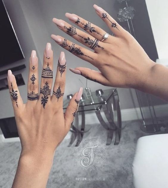 18 top idées de tatouages main qui sublimeront vos mains 6