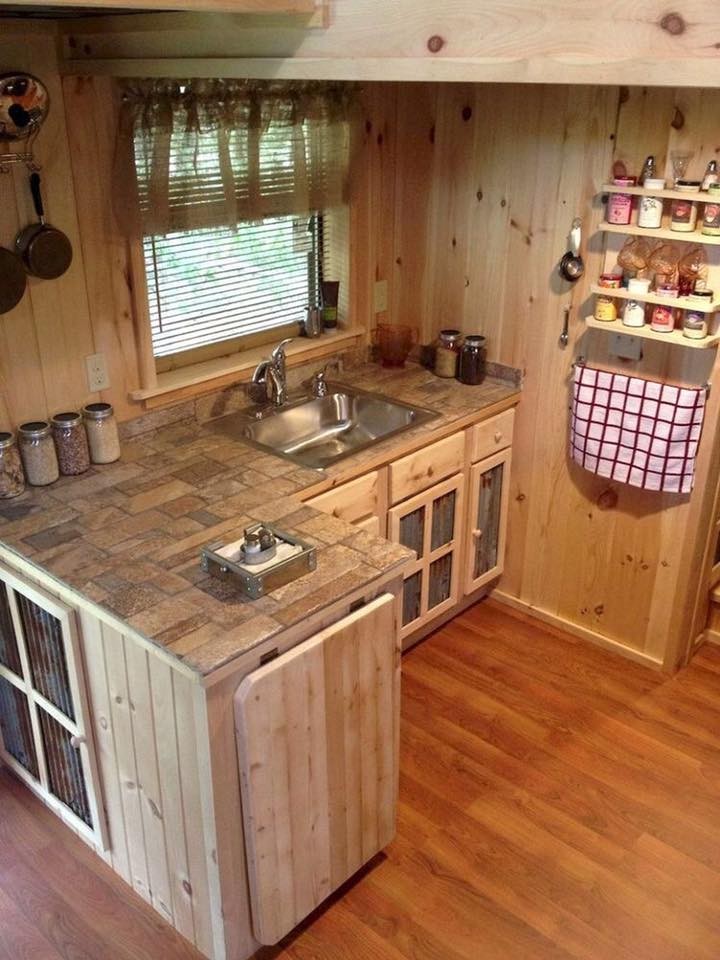 12 idées de cuisines en bois idéales pour les petits espaces 12