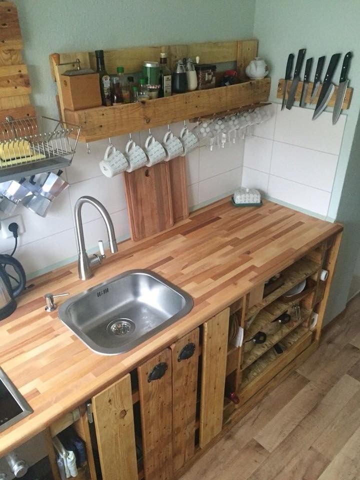 12 idées de cuisines en bois idéales pour les petits espaces 1