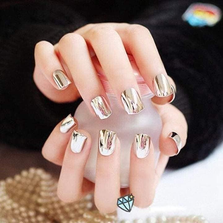 17 top idées d'ongles avec effet miroir 6