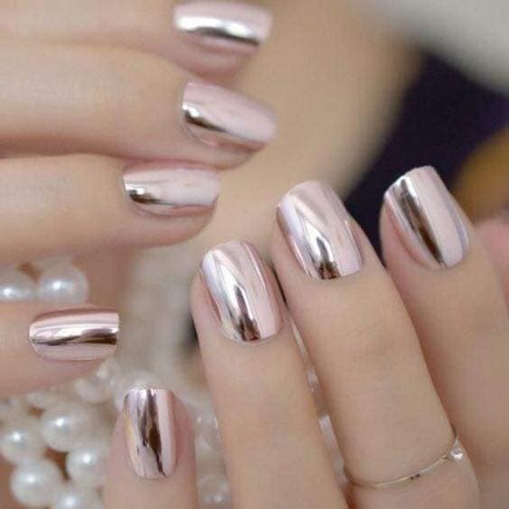 17 top idées d'ongles avec effet miroir 10