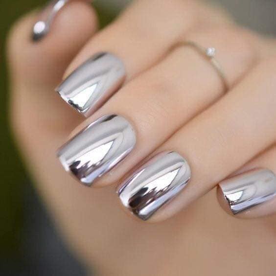 17 top idées d'ongles avec effet miroir 1