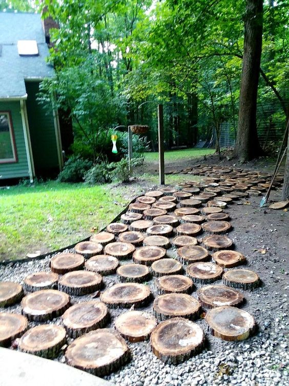 18 idées de chemin de jardin à faire avec des disques de bois 2
