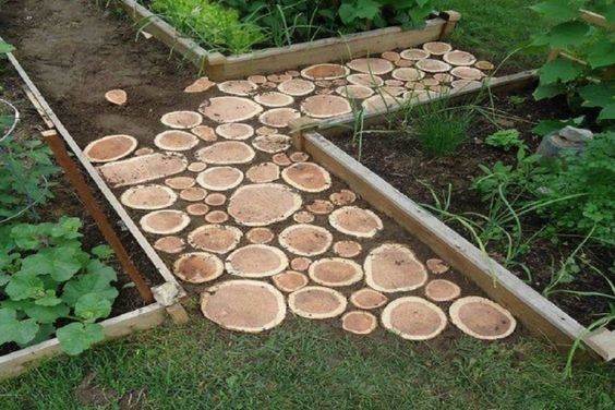 18 idées de chemin de jardin à faire avec des disques de bois 6