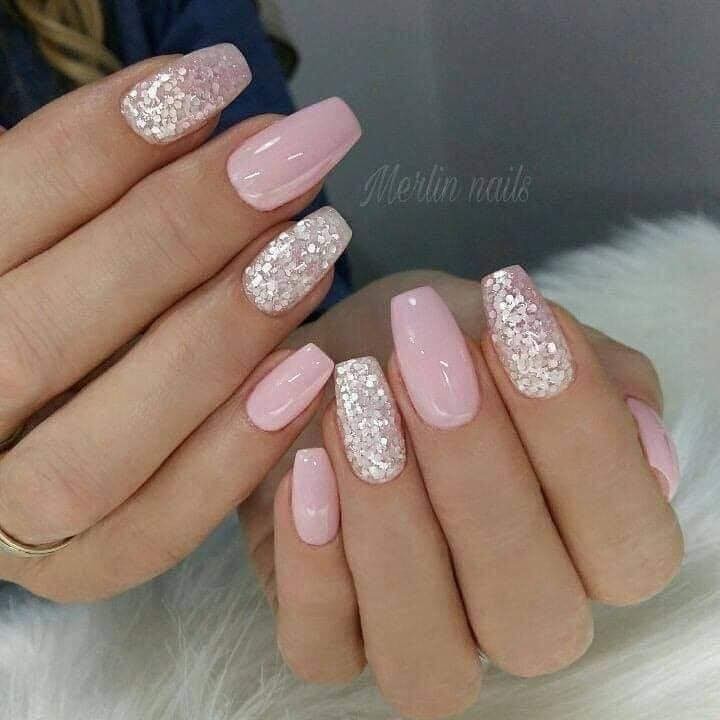 19 idées d'ongles dans les tons rose bonbon 7