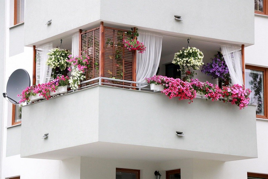 20 superbes idées pour décorer votre balcon avec des fleurs 2