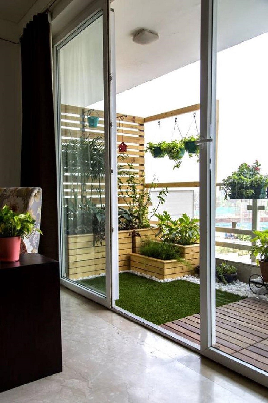 20 superbes idées pour décorer votre balcon avec des fleurs 14
