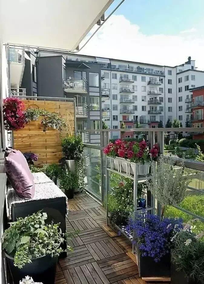 20 superbes idées pour décorer votre balcon avec des fleurs 17