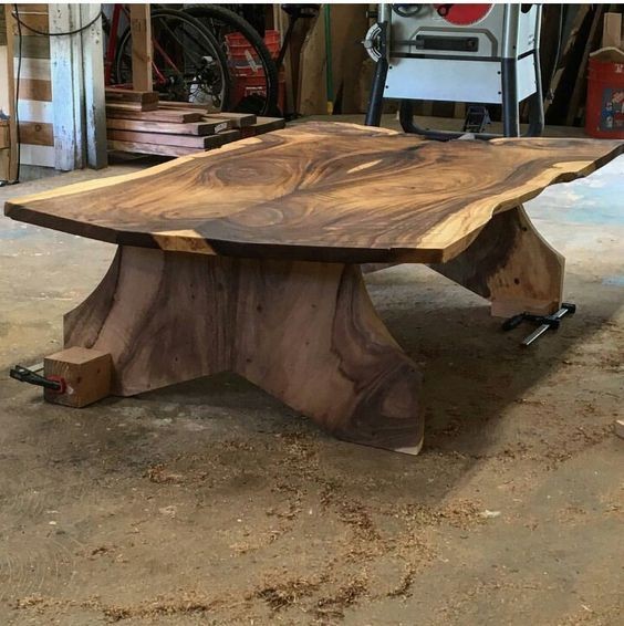 33 idées de bancs, tables & chaises en bois brut 12