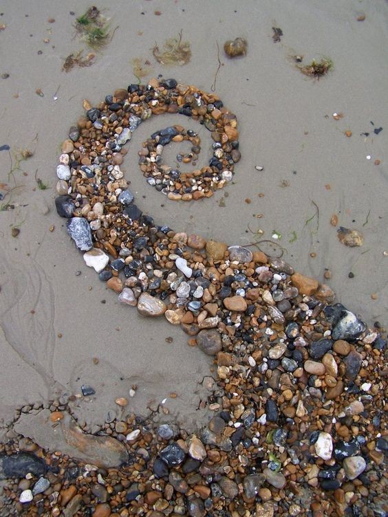 47 idées d'art à faire avec des galets sur la plage cet été 38